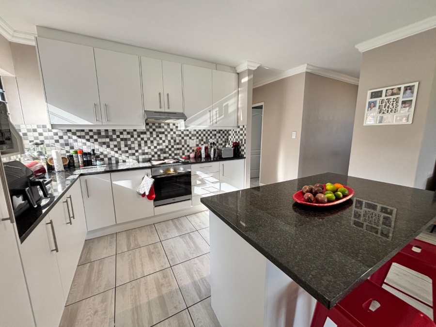 3 Bedroom Property for Sale in Fairview Golf Estate Western Cape